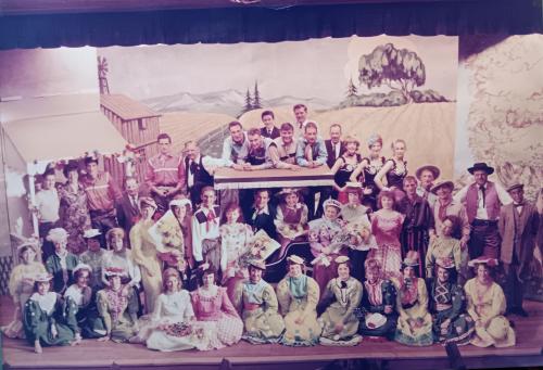15.- Oklahoma -company-onstage-after-final-curtain-call-1964-copy